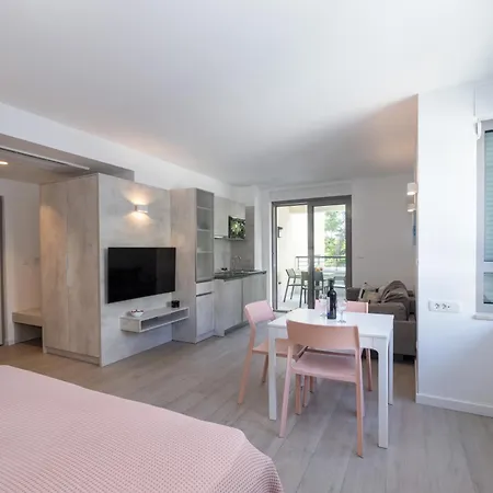 Beachfront - Srzic Gæstehus 3*