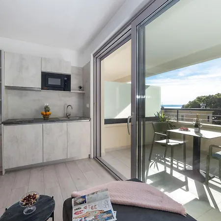 Beachfront - Srzic Gæstehus 3*